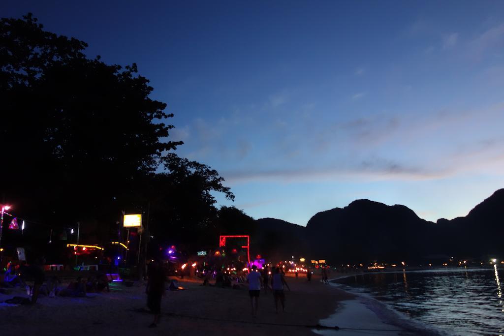The Beacha Club Hotel Phi Phi Don Exterior photo