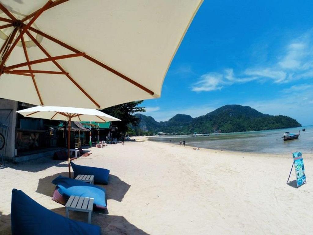 The Beacha Club Hotel Phi Phi Don Exterior photo