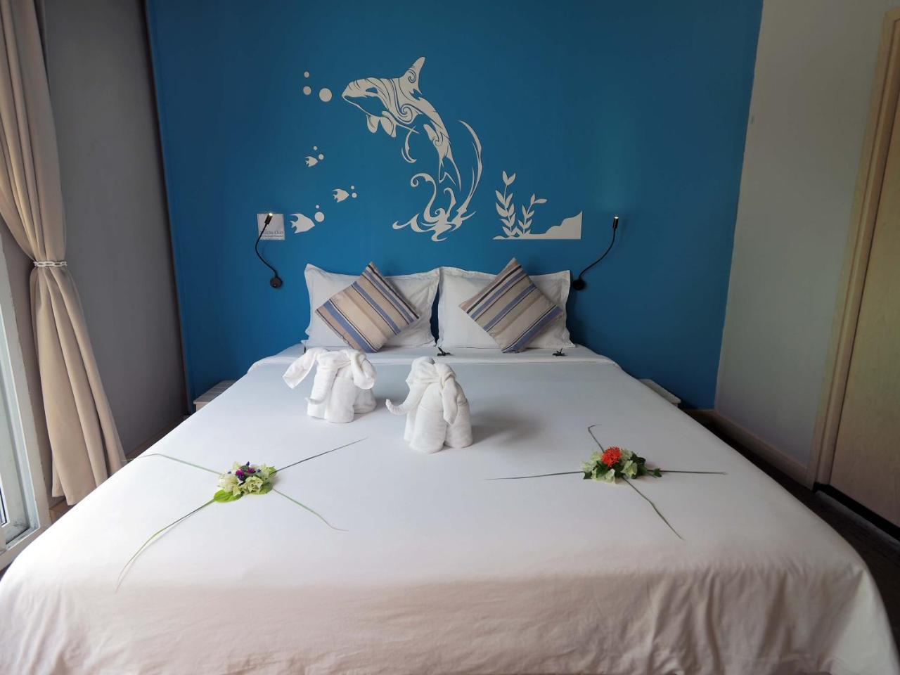 The Beacha Club Hotel Phi Phi Don Exterior photo